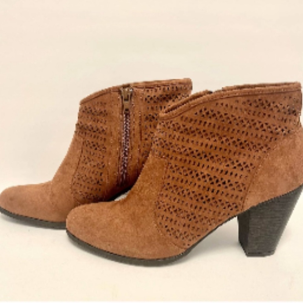 BNWT ANKLE BOOTS PERECT FOR EVERY OUTFIT
